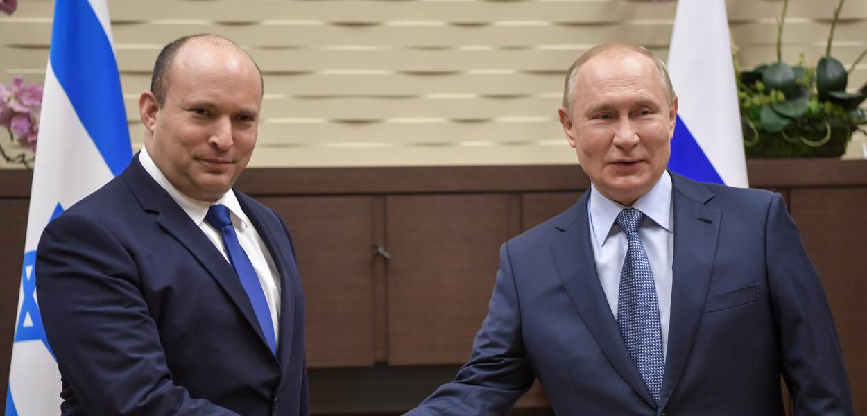 Naftali Bennett e Vladimir Putin em Moscou