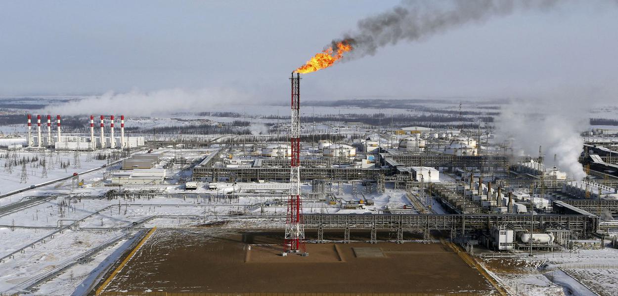 Refinaria de petróleo na cidade russa de Krasnoyarsk
25/03/2015
REUTERS/Sergei Karpukhin