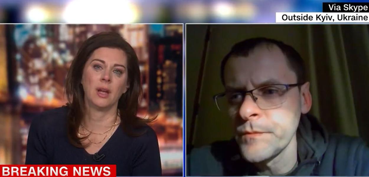 Jornalista Erin Burnett e o ucraniano Serhiy Perebyinis