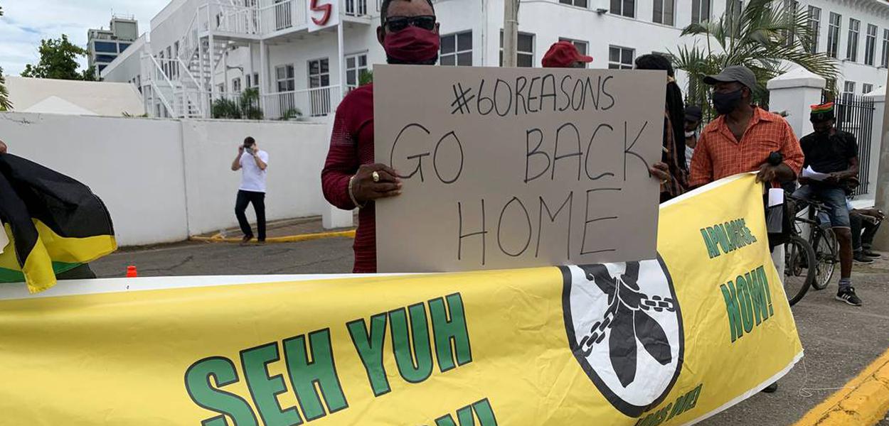 Protesto contra a monarquia britânica na Jamaica