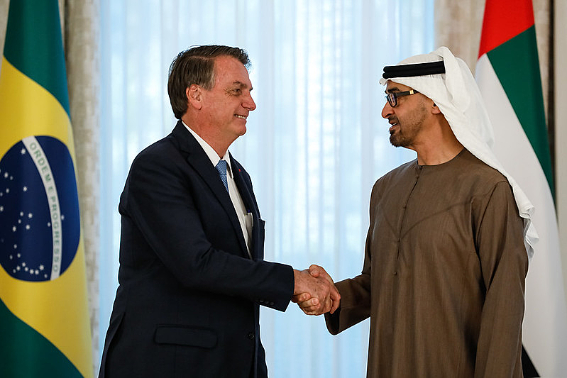 Bolsonaro cumprimenta príncipe Mohamed bin Zayed, presidente do fundo Mubadala