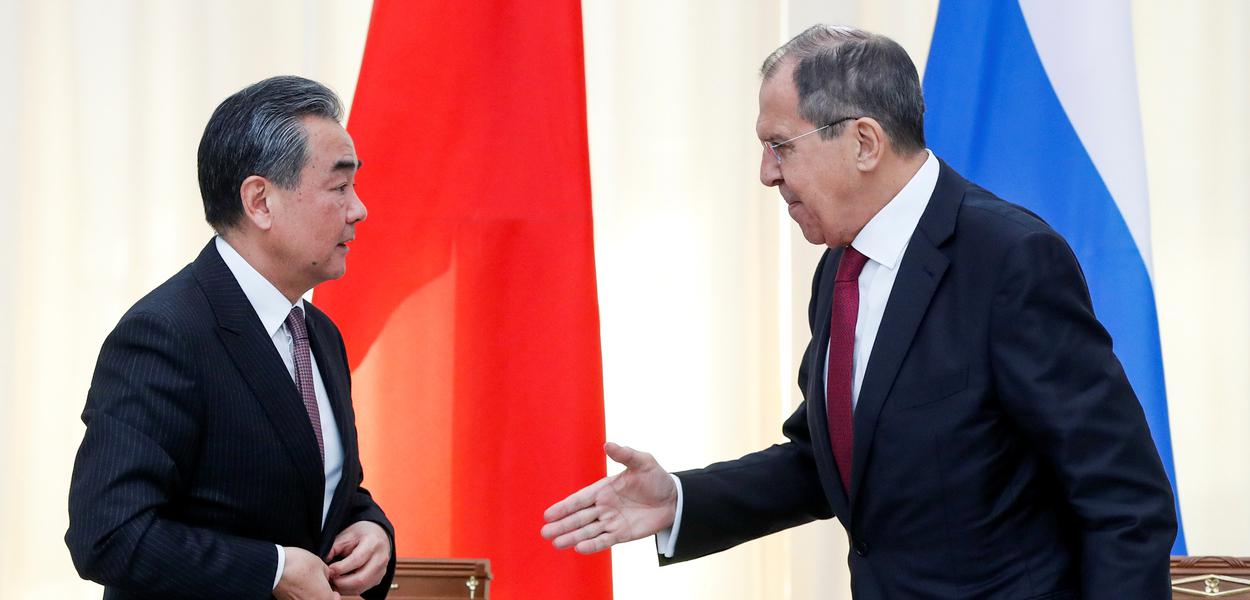 Wang Yi e Sergei Lavrov