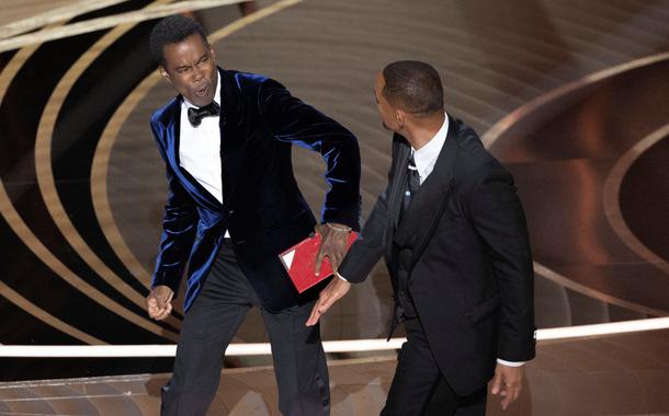 Ator Chris Rock reage após levar tapa de Will Smith durante cerimônia do Oscar