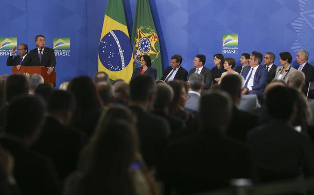 Jair Bolsonaro participa da cerimônia de despedida dos ministros de Estado que deixarão o governo para disputar as eleições deste ano.