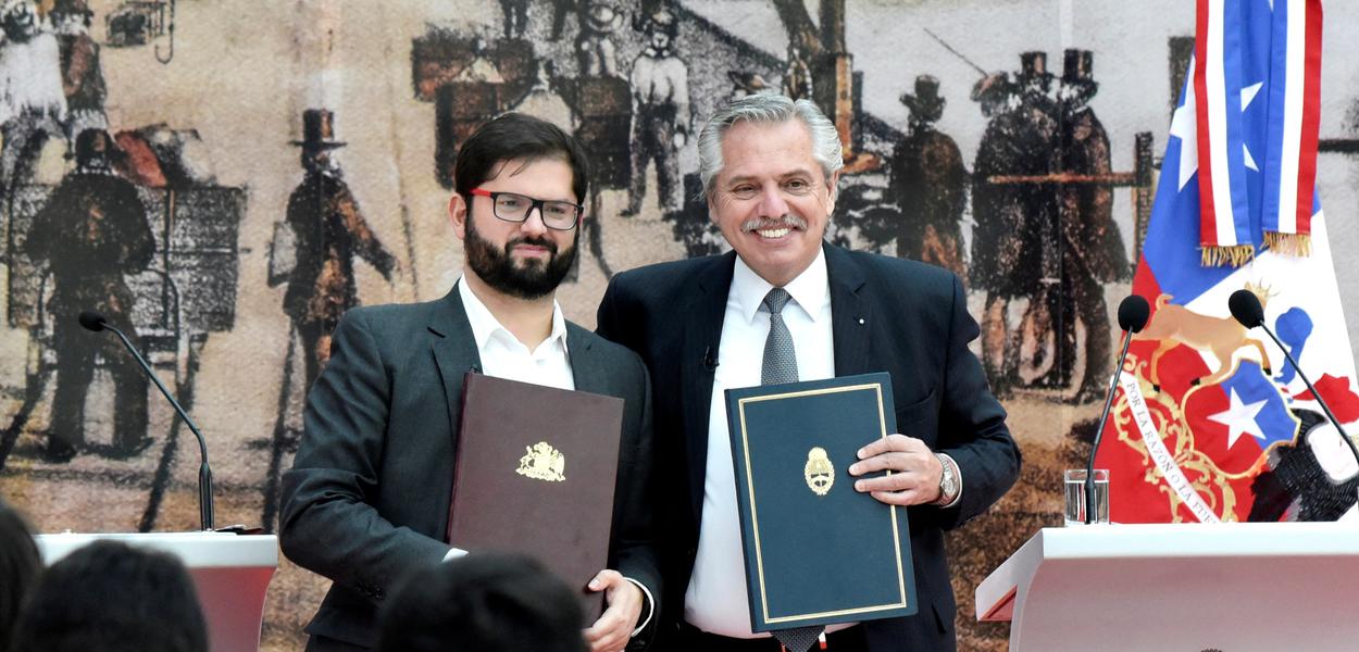 Presidente chileno, Gabriel Boric, e presidente da Argentina, Alberto Fernández, em Buenos Aires