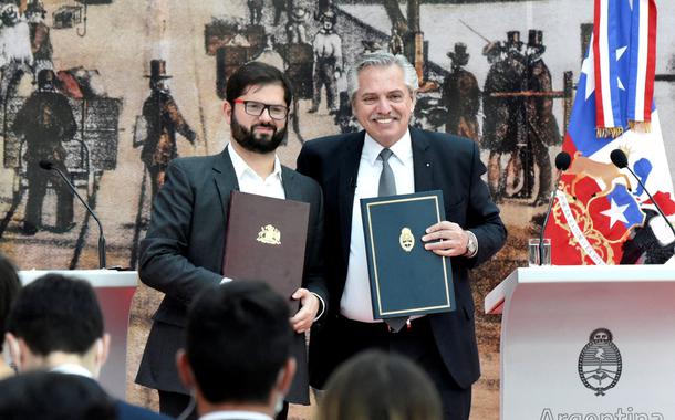 Presidente chileno, Gabriel Boric, e presidente da Argentina, Alberto Fernández, em Buenos Aires