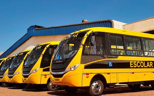 Ônibus escolares