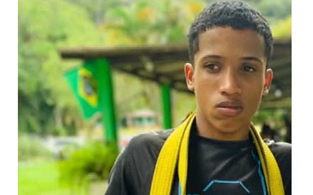 O jovem era lutador de jiu-jitsu e luta livre há três anos, integrava um projeto social na região em que foi morto
