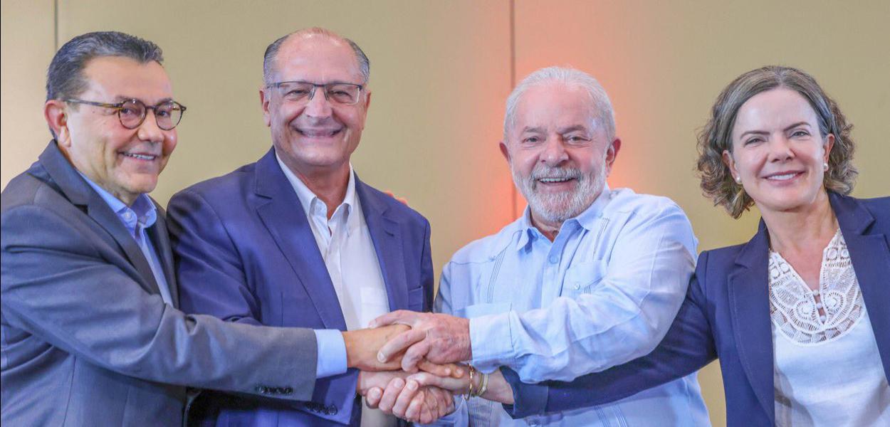 Presidente nacional do PSB, Carlos Siqueira, ex-governador de São Paulo Geraldo Alckmin, ex-presidente Luiz Inácio Lula da Silva e a presidente nacional do PT, deputada federal Gleisi Hoffmann