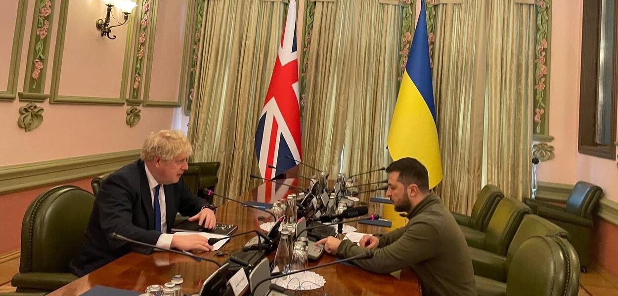 Boris Johnson e Volodymyr Zelensky