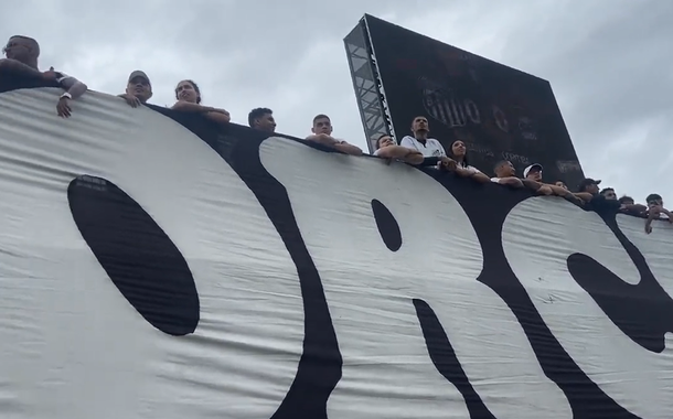 Torcedores vaiam Bolsonaro na Vila Belmiro