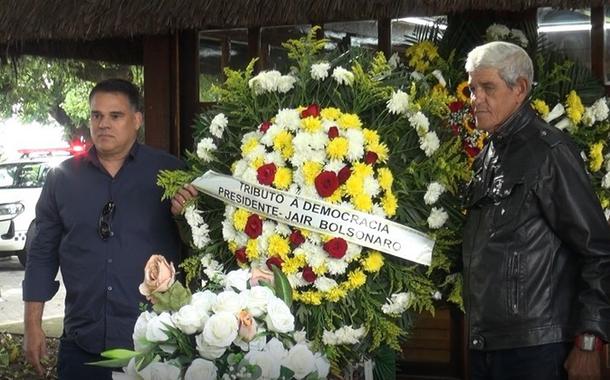 Bolsonaro envia coroa de flores ao velório do general Newton Cruz