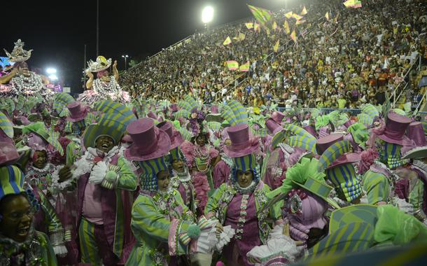 Mangueira 頡 segunda escola a desfilar no primeiro dia do grupo especial do carnaval do Rio de Janeiro 2022