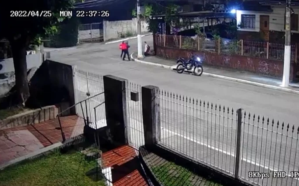 Durante a abordagem, Renan ajoelhou e chegou a falar com o assaltante que não tinha nada