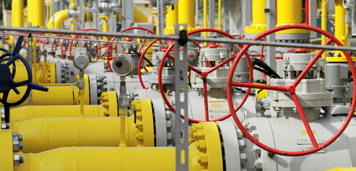 Vállvulas e dutos em estação de distribuição de gás em Gustorzyn, na região central da Polônia