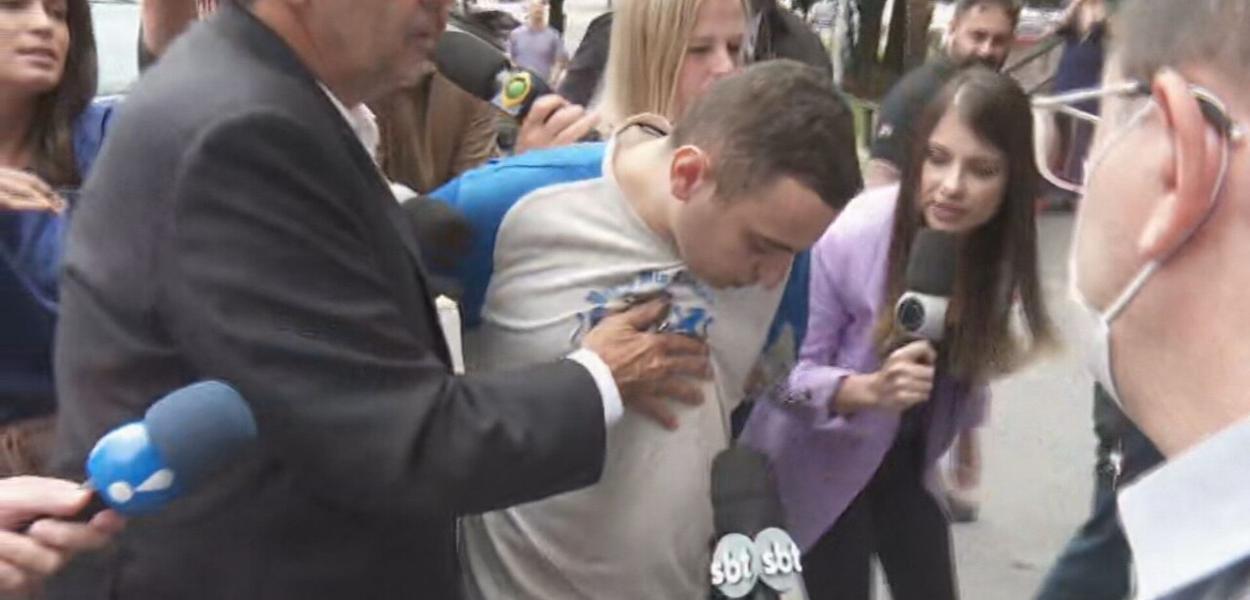 Acxel Peres se apresentou nesta sexta (29), um dia após Justiça decretar prisão preventiva dele por 30 dias