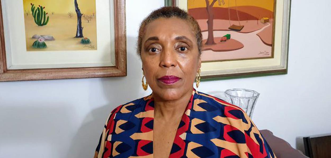 Vera Lúcia Santana de Araújo