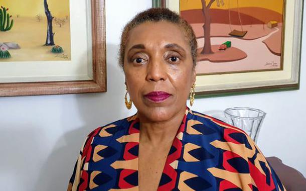 Vera Lúcia Santana de Araújo