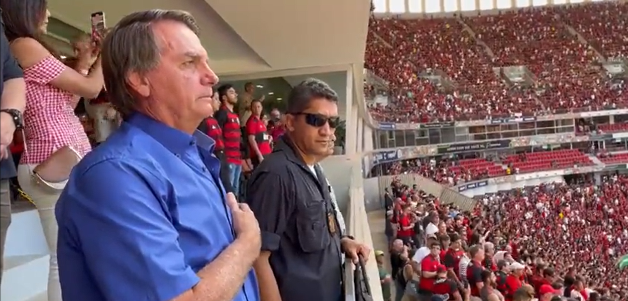 Bolsonaro assiste Flamengo x Botafogo no Mané Garrincha