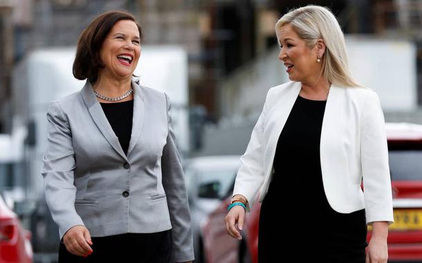 Michelle O'Neill e Mary Louise McDonald, líderes do Sinn Féin