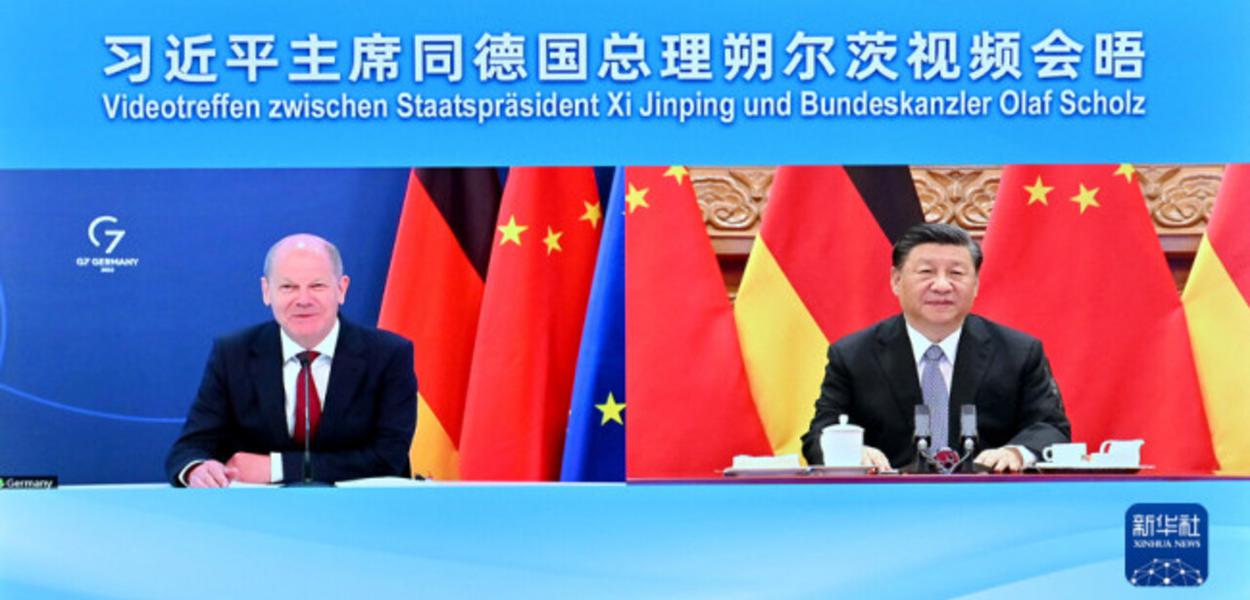Xi Jinping e Olaf Scholz em videoconferência