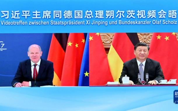 Xi Jinping e Olaf Scholz em videoconferência