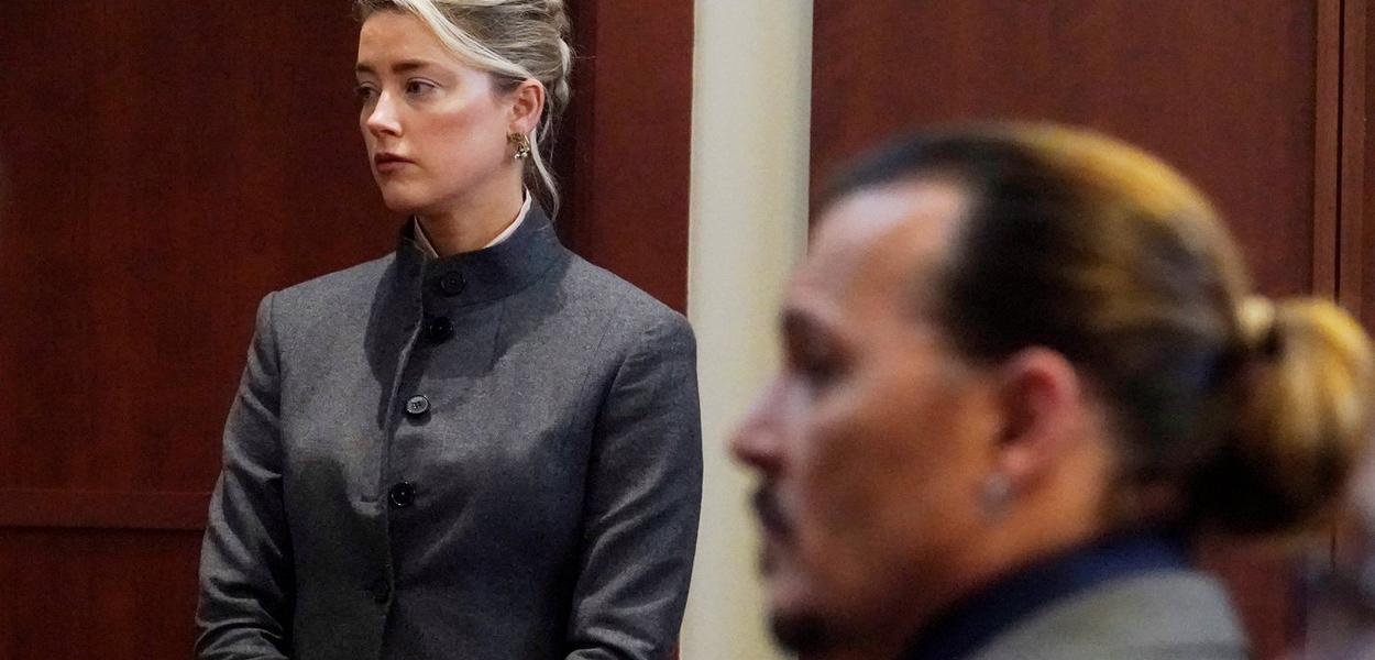 Amber Heard e Johnny Depp em tribunal da Virgínia, EUA