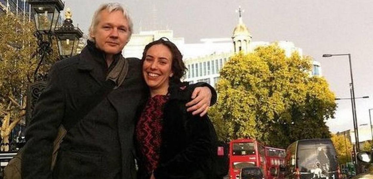 Julian e Stella Assange (Foto: Reprodução) Julian e Stella Assange