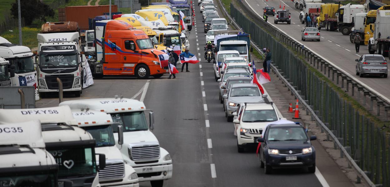 Protesto de caminhoneiros contra a violência no sul do Chile