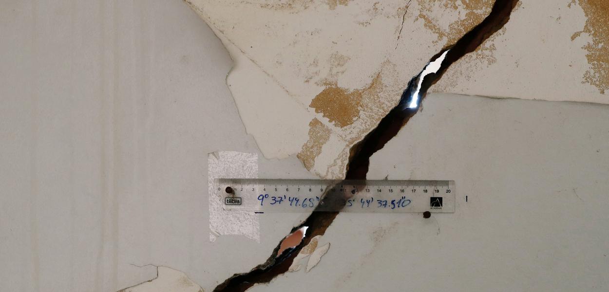 Danos residenciais ligados à mineração de sal-gema pela petroquímica Braskem em bairro Maceió