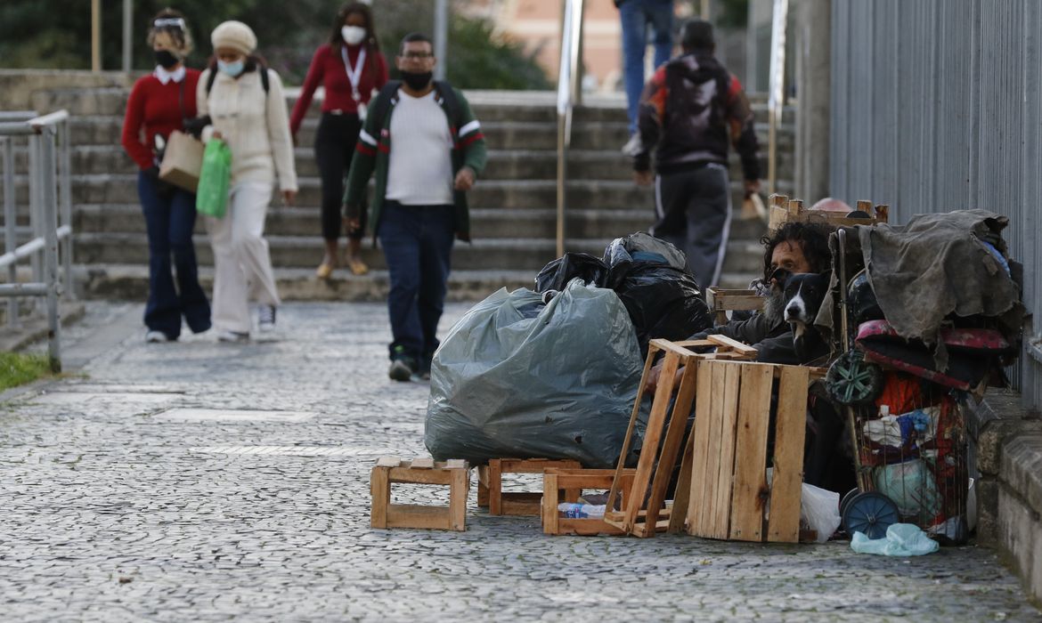 Moradores de rua expostos ao frio