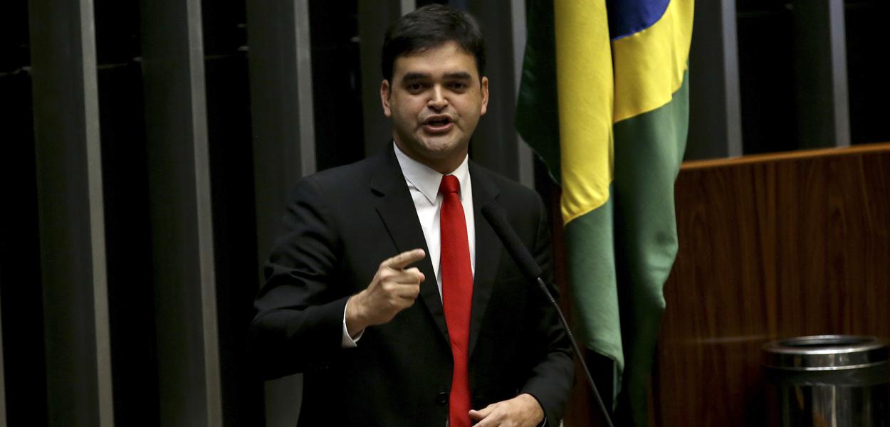 Brasília - Deputado Rubens Pereira Júnior (PCdoB/MA) durante sessão de discussão do processo de impeachment de Dilma, no plenário da Câmara (Wilson Dias/Agência Brasil)