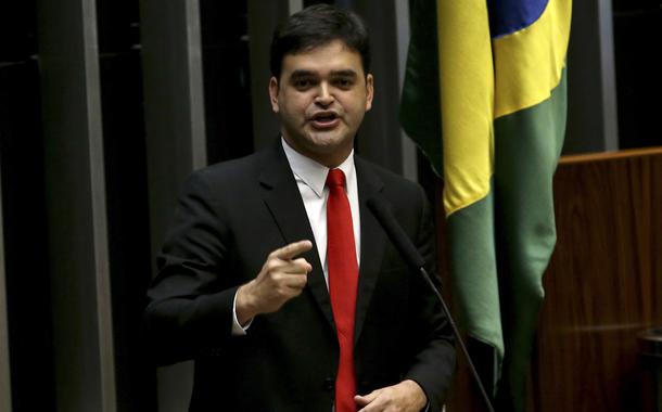 Brasília - Deputado Rubens Pereira Júnior (PCdoB/MA) durante sessão de discussão do processo de impeachment de Dilma, no plenário da Câmara (Wilson Dias/Agência Brasil)