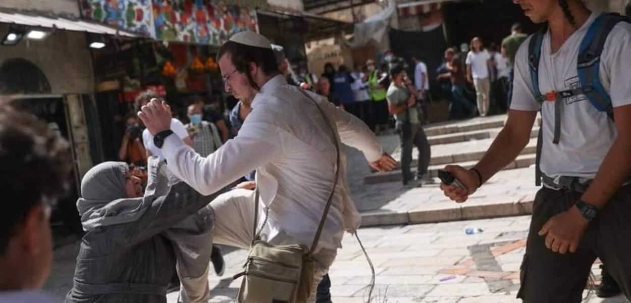 Ultranacionalistas israelenses atacam mulher palestina