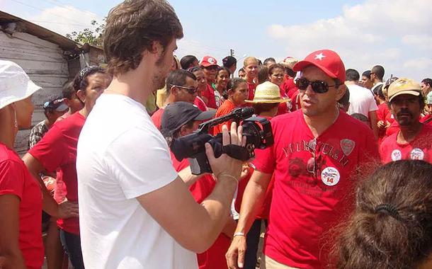 Marcelo Brennand filma ação durante a campanha para prefeito e vereador em 2008