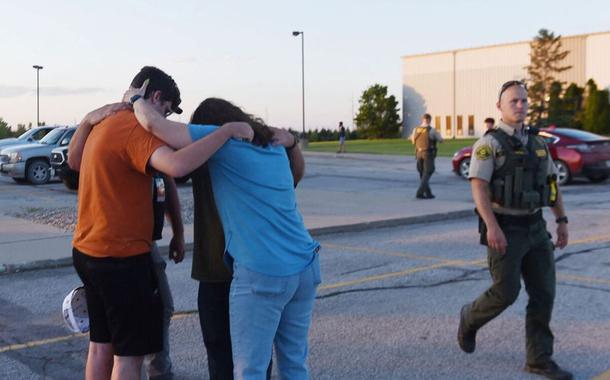 Sobreviventes de tiroteio nos EUA