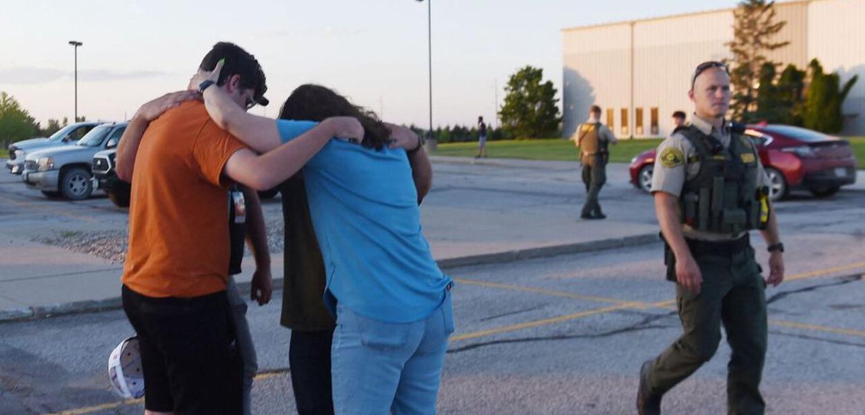 Sobreviventes de tiroteio nos EUA