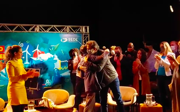 Marina abraça Haddad, e anuncia apoio