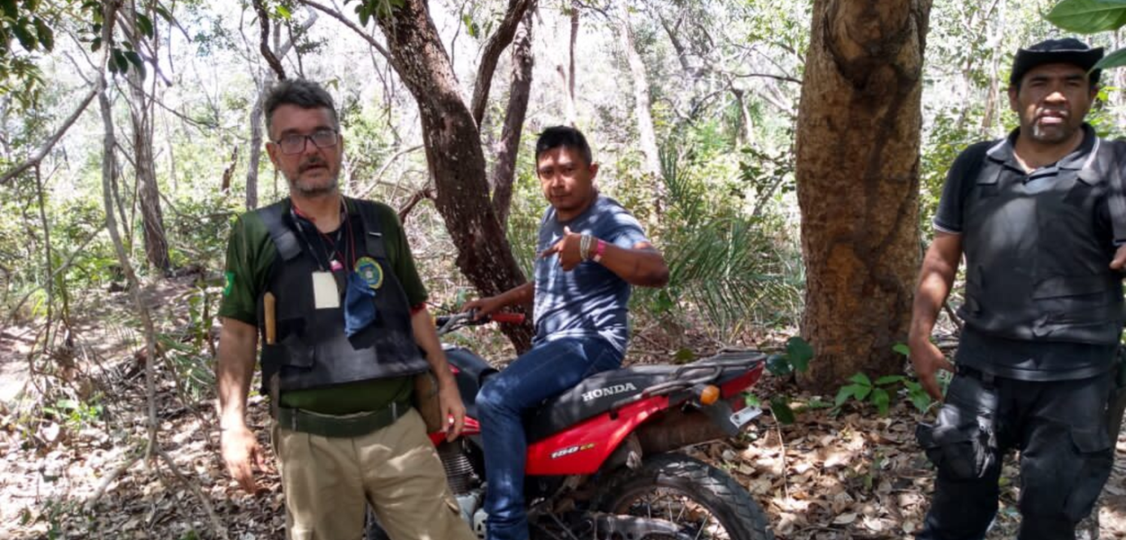 Indigenista Ricardo Rao (à esquerda)