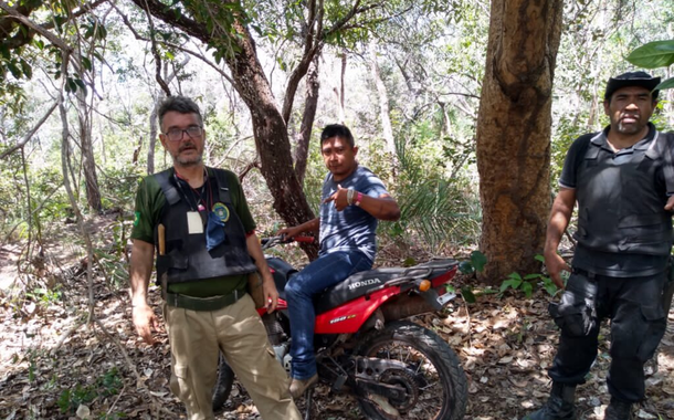 Indigenista Ricardo Rao (à esquerda)