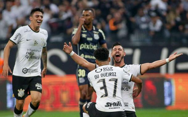 Corinthians goleia Santos