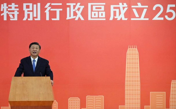 O presidente da China, Xi Jinping, fala no 25º aniversário da entrega da ex-colônia britânica ao domínio chinês, em Hong Kong