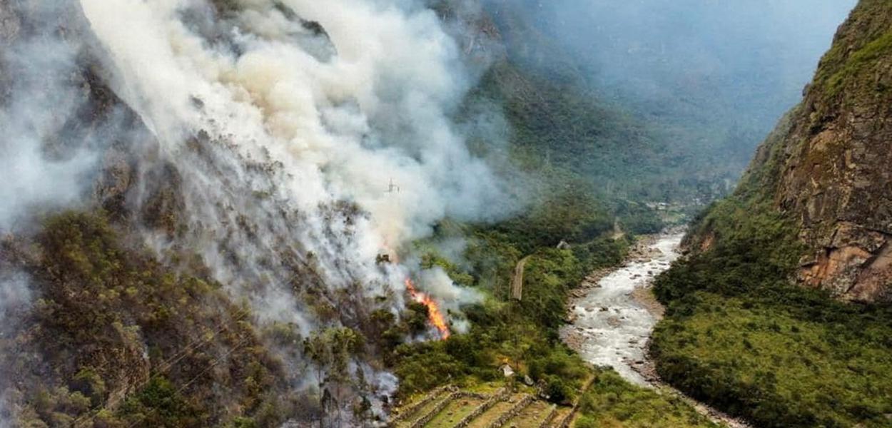 Incêndio florestal perto de Machu Picchu, no Peru