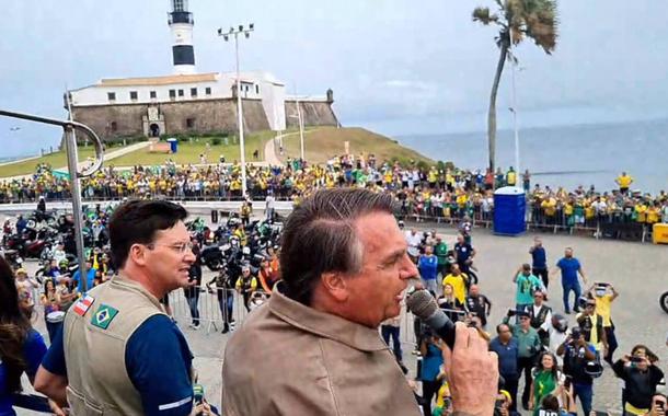 Jair Bolsonaro em motociata de Salvador