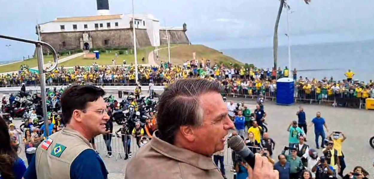Jair Bolsonaro em motociata de Salvador