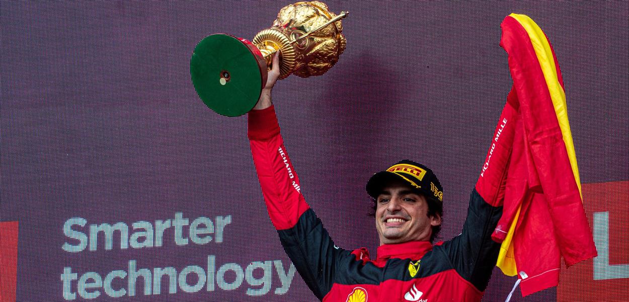 Carlos Sainz da Ferrari vence o GP da Inglaterra 2022 e conquista sua primeira vitória na Fórmula 1