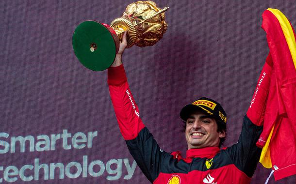 Carlos Sainz da Ferrari vence o GP da Inglaterra 2022 e conquista sua primeira vitória na Fórmula 1