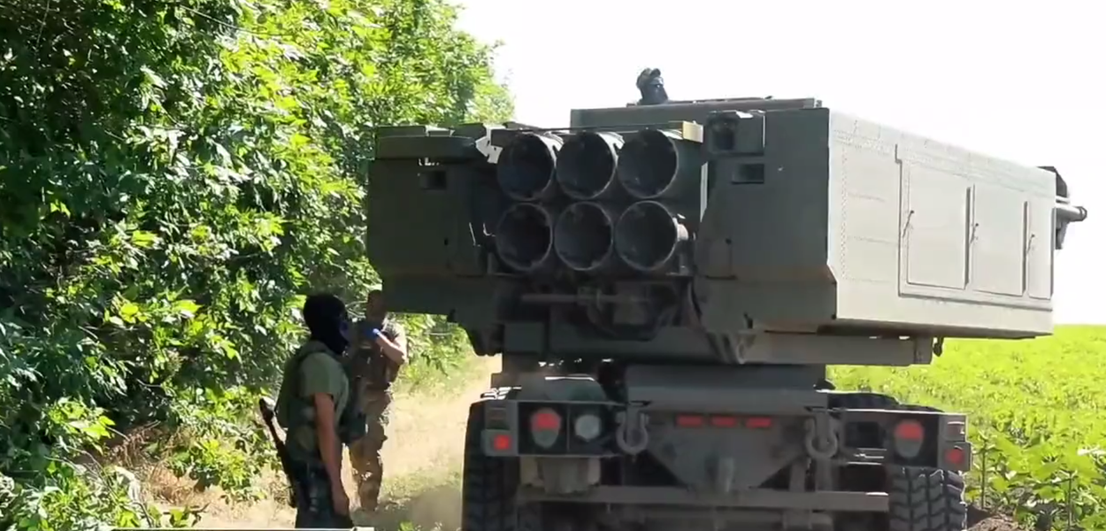 Lançadores de foguetes múltiplos Himars