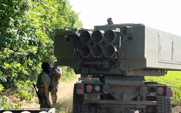 Lançadores de foguetes múltiplos Himars