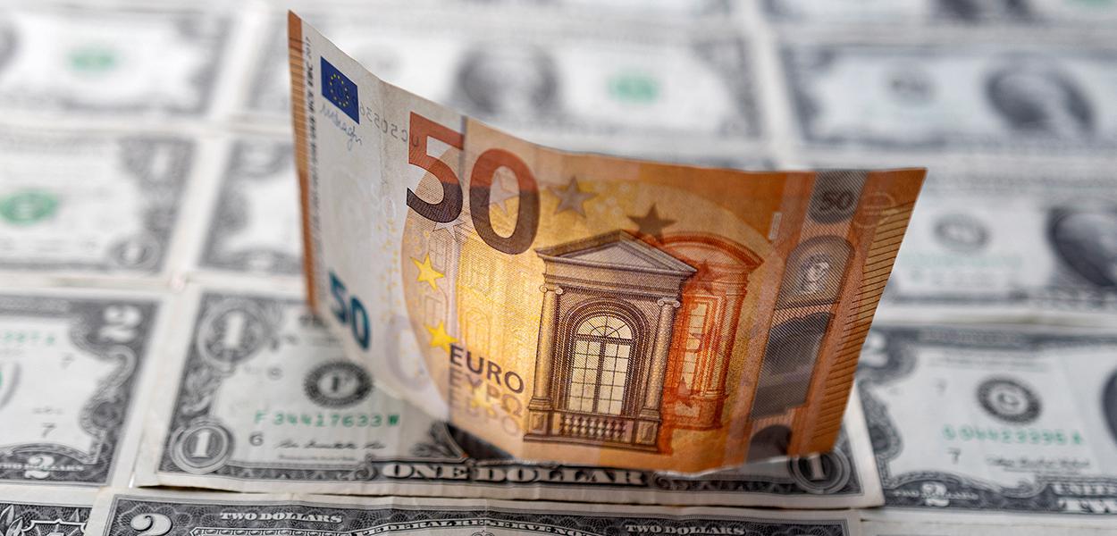 Notas de euro e dólar